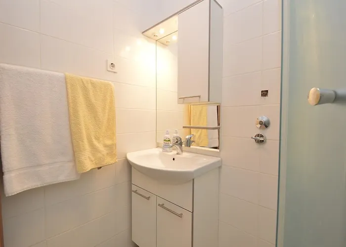 With Garden - Ana 1 Apartament Mali Lošinj