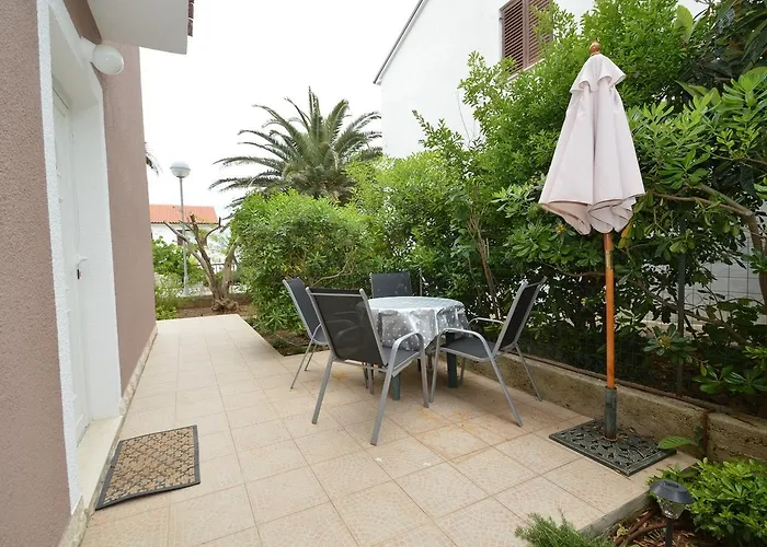 Apartament With Garden - Ana 1 *
