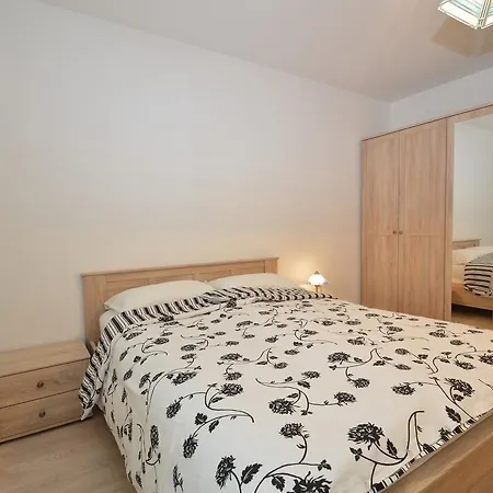 With Garden - Ana 1 Mali Lošinj