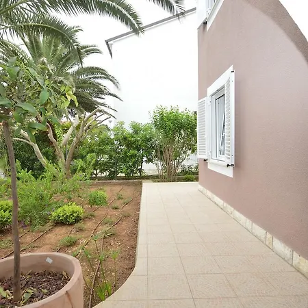 Apartment With Garden - Ana 1 Mali Lošinj