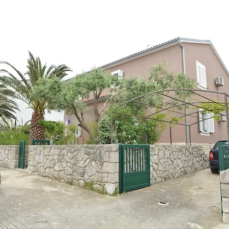 With Garden - Ana 1 Apartment Mali Losinj