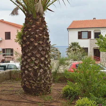 With Garden - Ana 1 Apartment