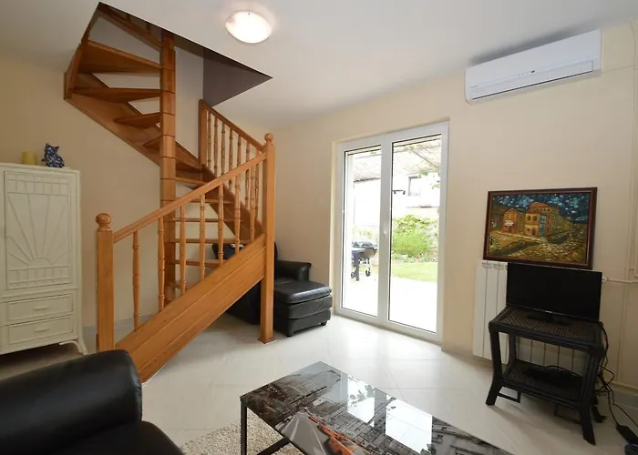 Appartement With Garden - Ana 1 *