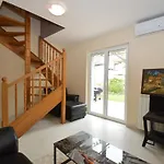 Appartement With Garden - Ana 1 *